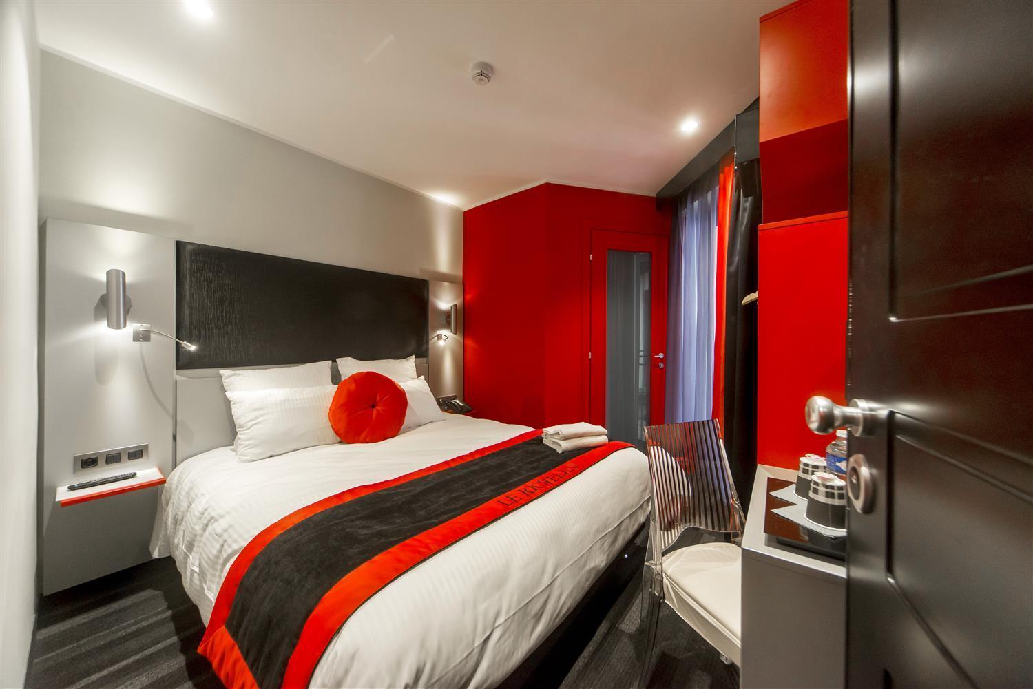 Standard Queen Room Queen Bed Balcony Side